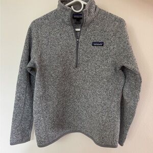 Patagonia women’s better Sweater in Heather Gray